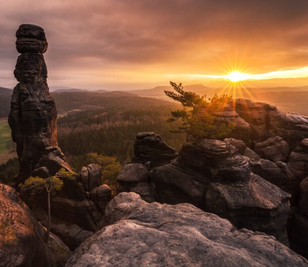 Blick vom Pfaffenstein mit Barbarine Elbsandsteingebirge