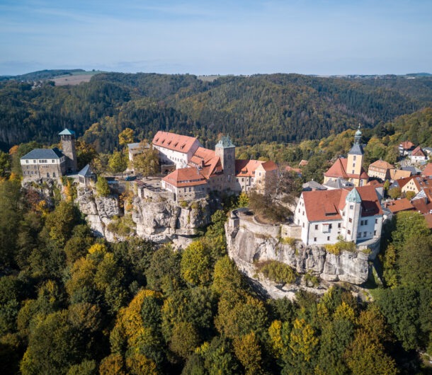 Blick auf die Burg Hohnstein im Elbsandsteingebirge