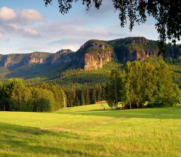 Panoramaweg mit Blick auf das Elbsandsteingebirge